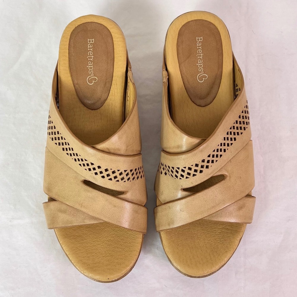 Baretraps Gemyni Wedge Sandals 7.5M Tan Laser Cut Perforated Slip On Slides